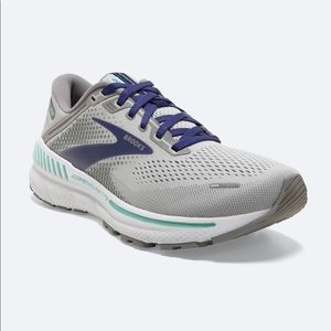 Brooks Adrenaline GTS 22 for women.
